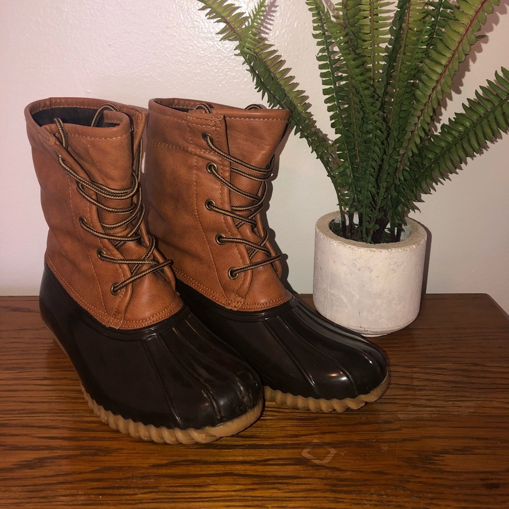 Duck boots